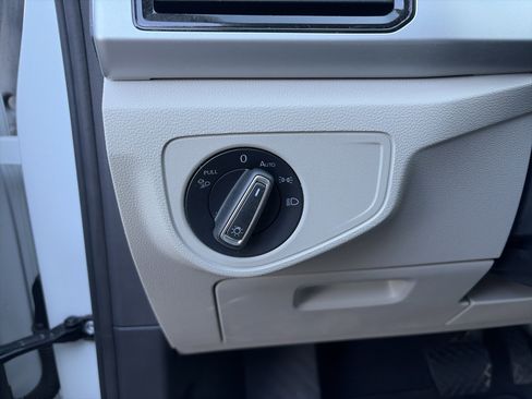 Used 2023 Volkswagen Atlas SE w/ Black Wheel Package image 30