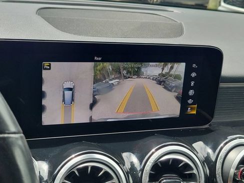 Used 2023 Mercedes-Benz GLB 250 4MATIC w/ Premium Package image 26