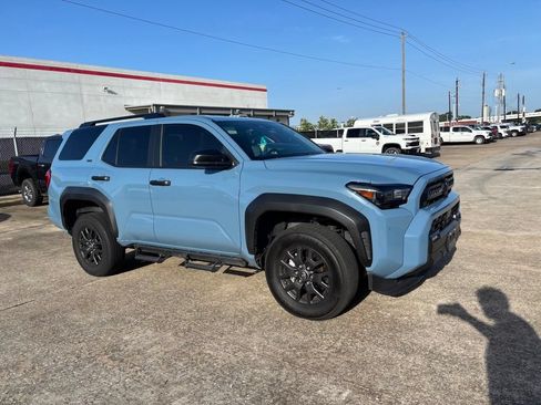 Used 2026 Toyota 4Runner SR5 AWD/4WD image 4