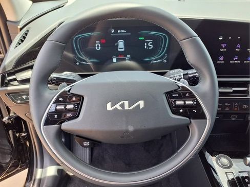 New 2026 Kia Niro EX FWD image 8