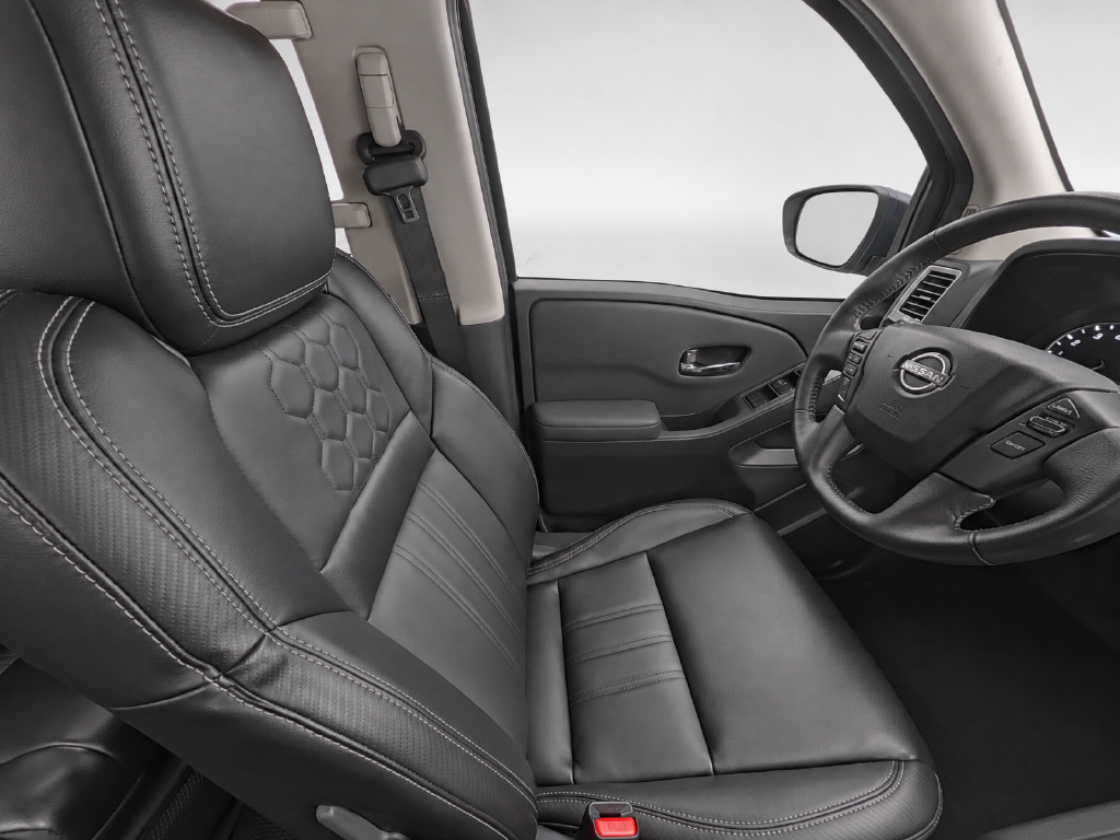Used 2024 Nissan Frontier SL RWD image 11