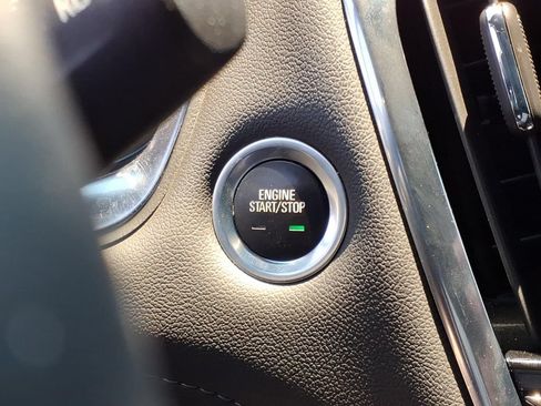 Used 2023 Chevrolet Traverse LT FWD image 15