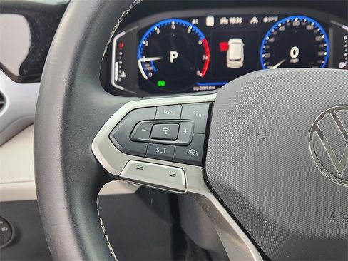 Used 2025 Volkswagen Taos SEL image 8