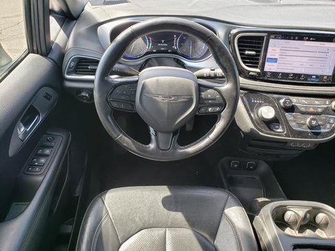Used 2021 Chrysler Pacifica Touring-L w/ S Appearance Package FWD image 17