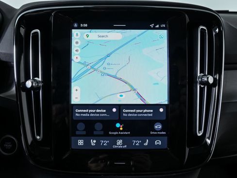 Used 2026 Volvo XC40 B4 Plus w/ Protection Package Premier image 16