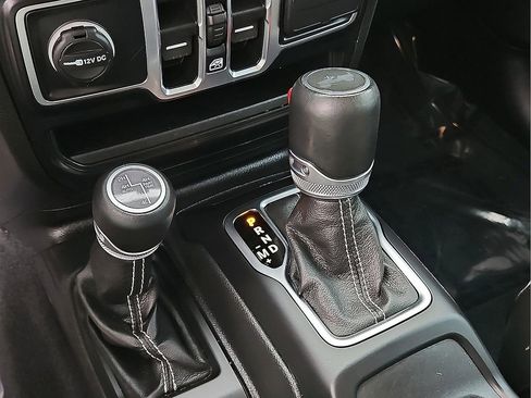 Used 2022 Jeep Wrangler Unlimited Sahara AWD/4WD image 25