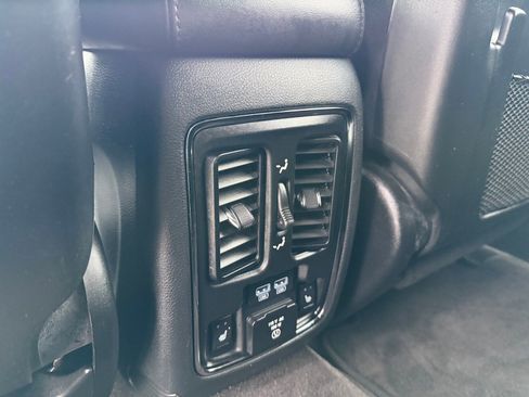 Used 2018 Jeep Grand Cherokee Overland image 11