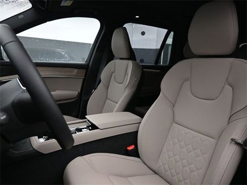 New 2026 Volvo XC90 T8 Plus image 9