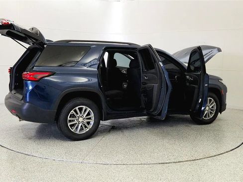 Used 2023 Chevrolet Traverse LT FWD image 12