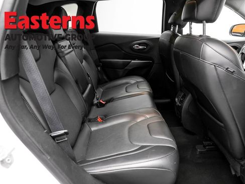 Used 2019 Jeep Cherokee Limited AWD/4WD image 25