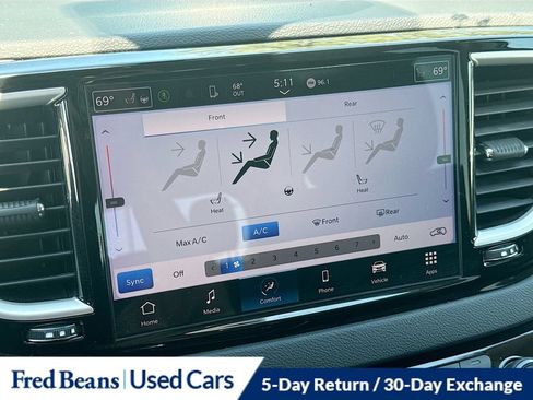 Used 2023 Chrysler Pacifica Touring-L FWD image 21