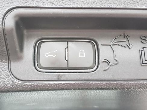 Used 2020 Ford Explorer XLT w/ Comfort Package AWD/4WD image 11