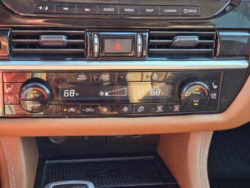 Used 2025 Nissan Pathfinder Platinum AWD/4WD image 18