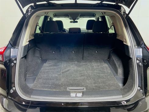 Used 2024 Nissan Rogue S image 23