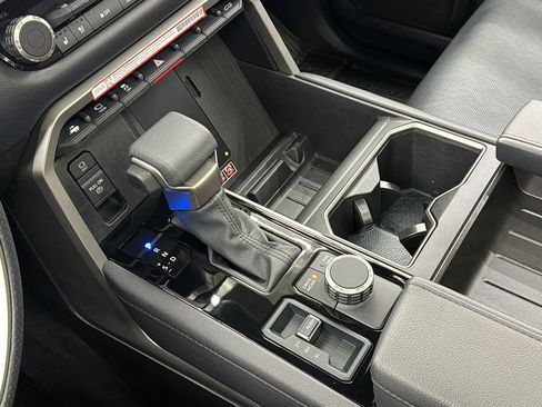 Used 2025 Toyota Tundra Limited image 24