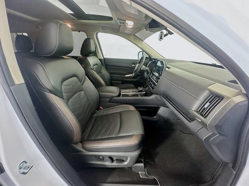 Used 2025 Nissan Pathfinder Platinum FWD image 29