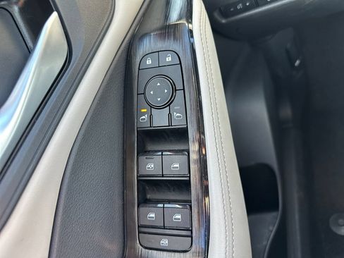 Used 2025 Nissan Rogue SV AWD/4WD image 24