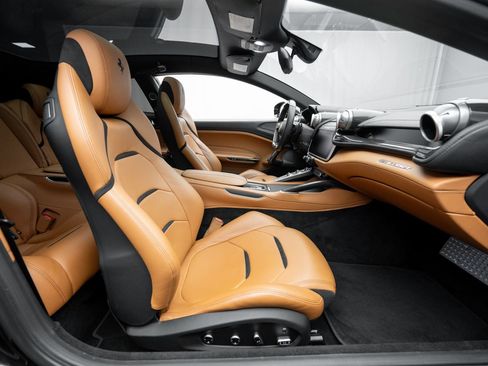 Used 2018 Ferrari GTC4Lusso T RWD image 13