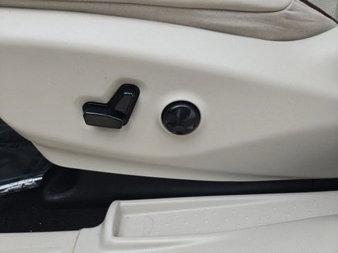 Used 2019 Chrysler Pacifica Limited image 21