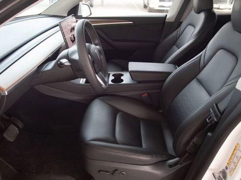 Used 2023 Tesla Model Y Long Range image 8