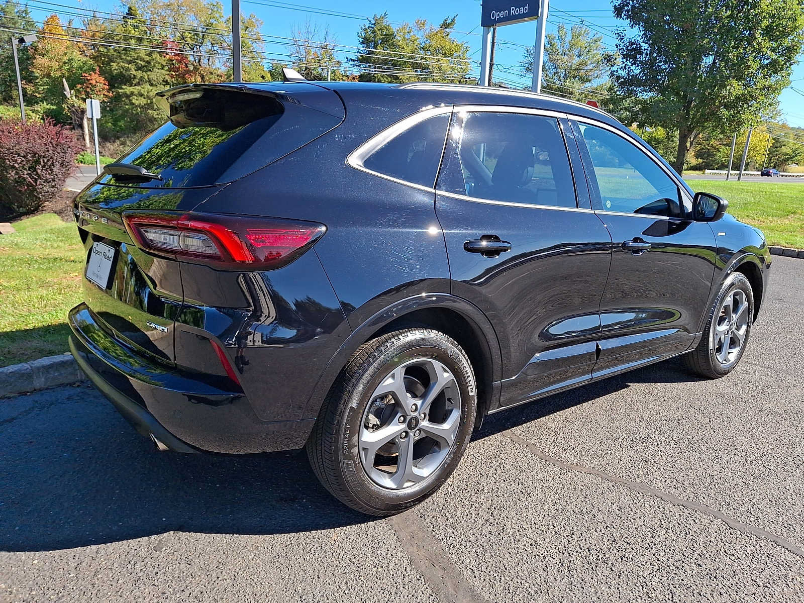 Used 2023 Ford Escape ST-Line w/ Tech Pack #1 AWD/4WD image 6