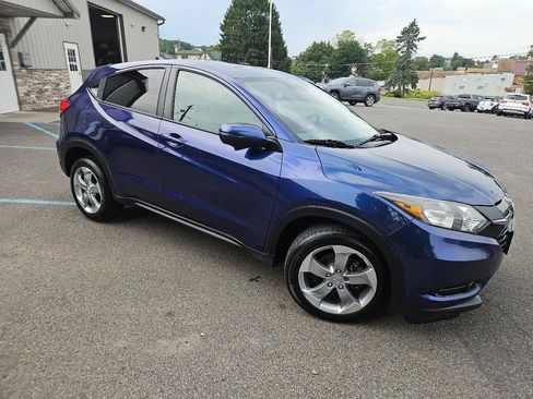 Used 2017 Honda HR-V EX image 2