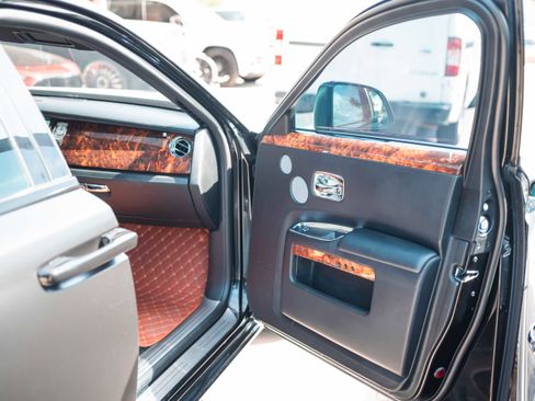 Used 2015 Rolls-Royce Ghost RWD image 17