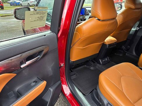 New 2026 Toyota Highlander Platinum image 17
