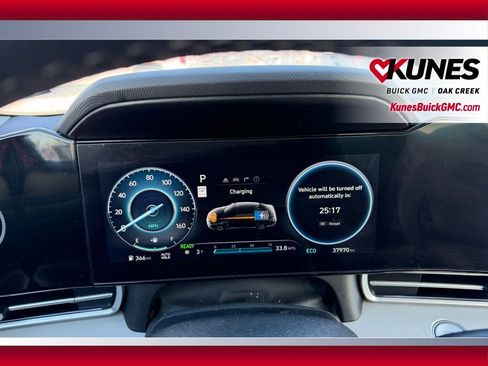 Used 2025 Hyundai Elantra Limited image 14