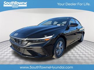 New 2026 Hyundai Elantra SE video 1