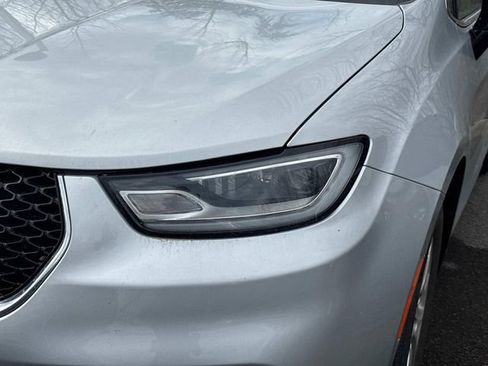 Used 2024 Chrysler Pacifica Touring-L image 12