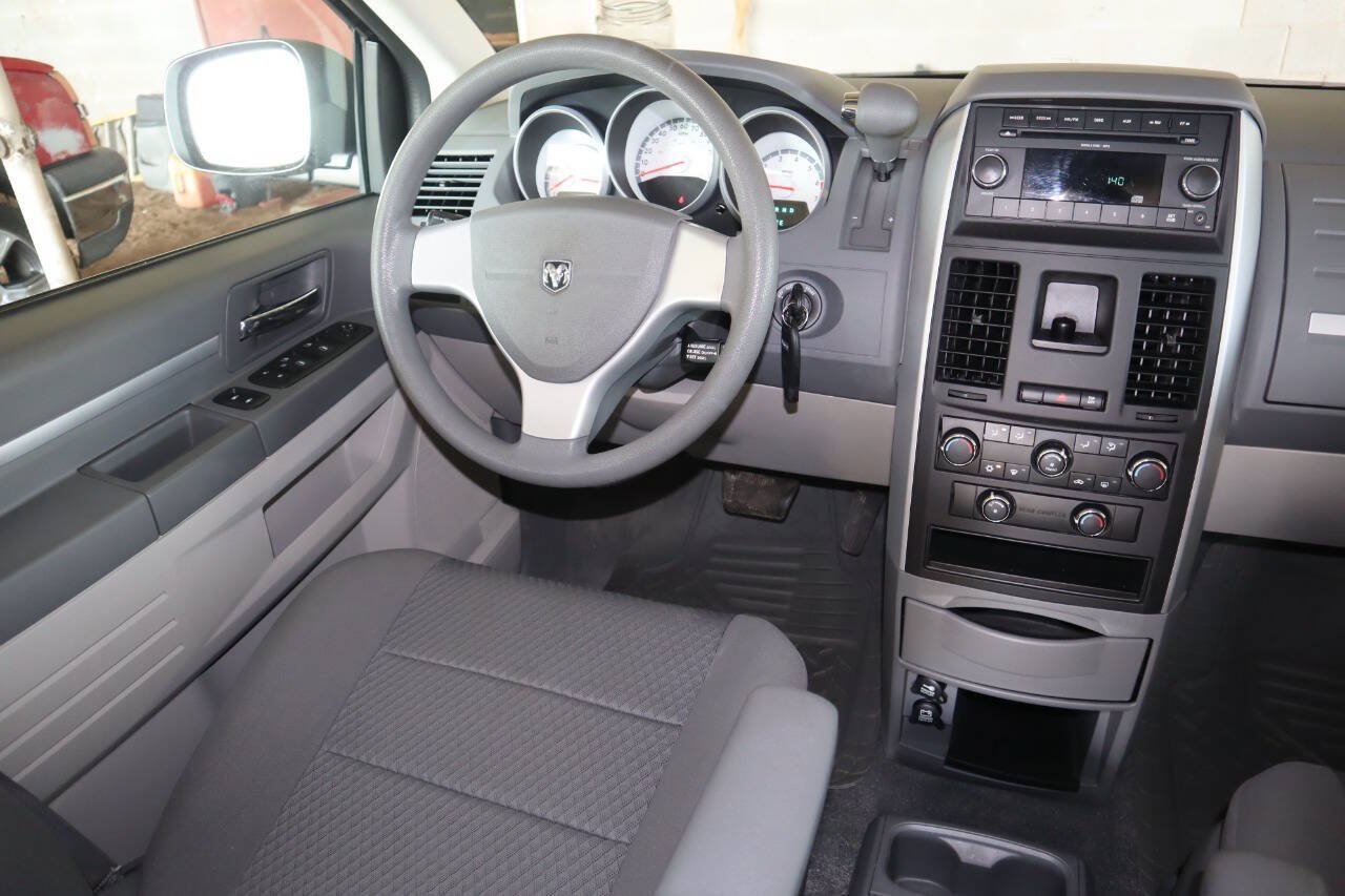 Used 2010 Dodge Grand Caravan SE FWD image 34