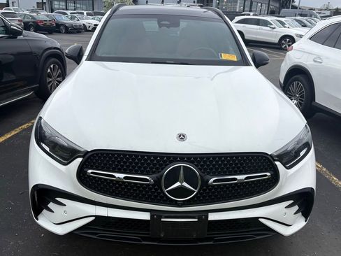 Used 2023 Mercedes-Benz GLC 300 4MATIC image 3
