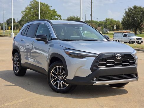 Used 2026 Toyota Corolla Cross XLE FWD image 2