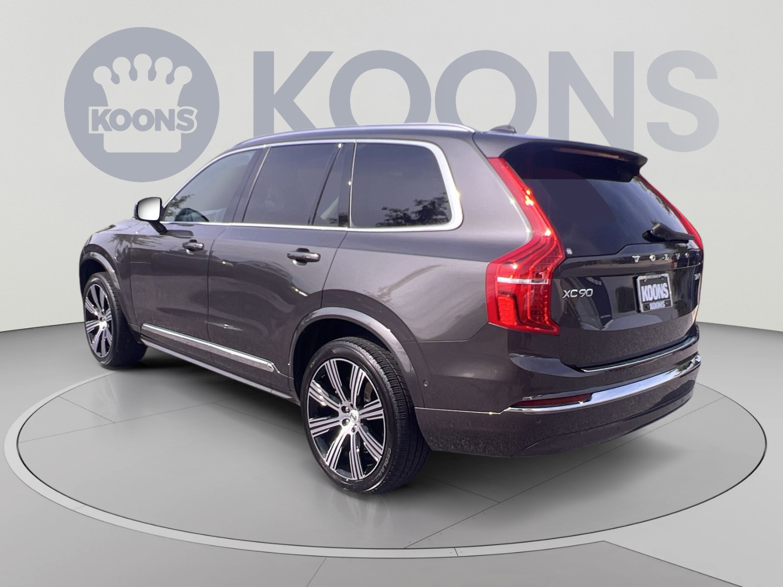 Certified 2025 Volvo XC90 T8 Plus w/ Protection Package AWD/4WD image 4