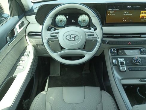 Used 2024 Hyundai Palisade Calligraphy image 3