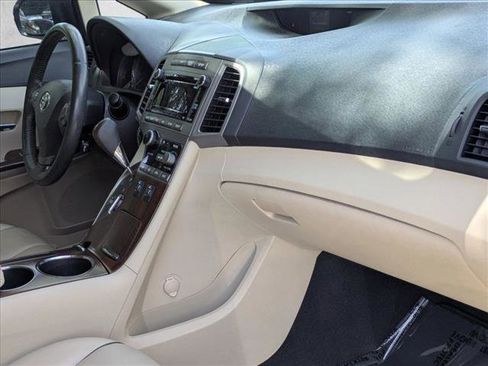 Used 2010 Toyota Venza FWD image 16