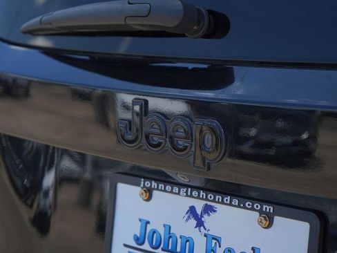 Used 2018 Jeep Renegade Altitude FWD image 8