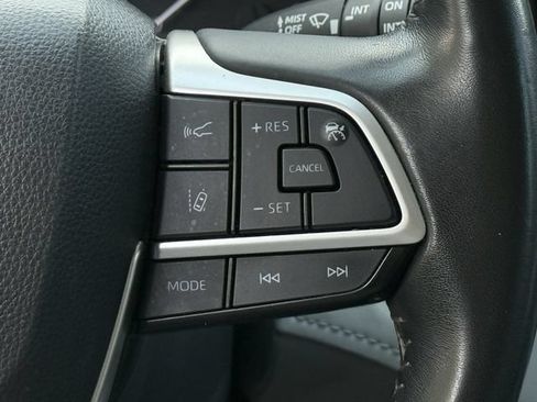 Certified 2024 Toyota Highlander XLE FWD image 14