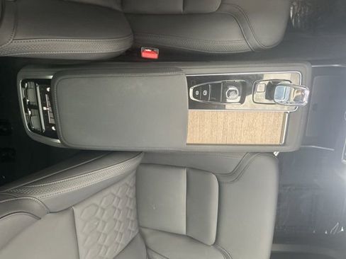 Used 2025 Volvo XC90 B6 Plus image 27