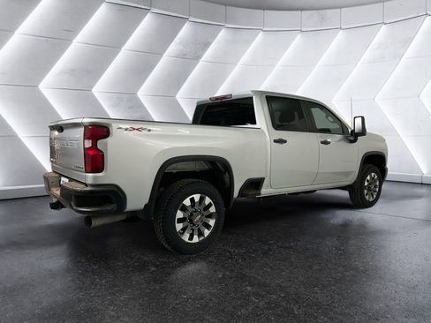 Used 2022 Chevrolet Silverado 2500 Custom w/ Custom Value Package AWD/4WD image 4