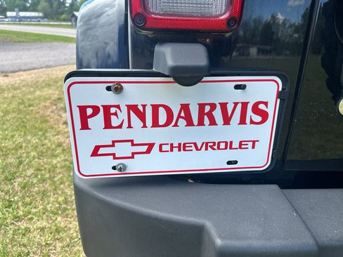 Used 2014 Jeep Wrangler Unlimited Rubicon w/ Connectivity Group image 9