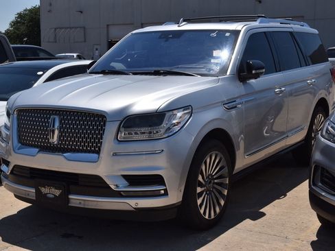 Used 2019 Lincoln Navigator Reserve w/ Cargo Package AWD/4WD image 2