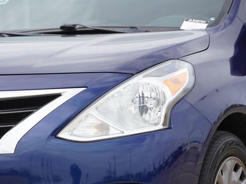 Used 2018 Nissan Versa SV image 5