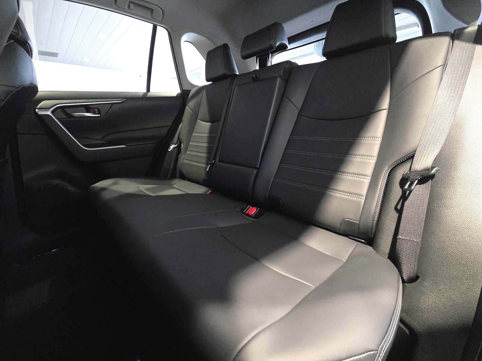 Used 2023 Toyota RAV4 XLE Premium AWD/4WD image 18