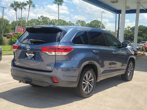 Used 2017 Toyota Highlander XLE FWD image 4
