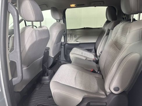 Used 2021 Toyota Sienna LE image 12