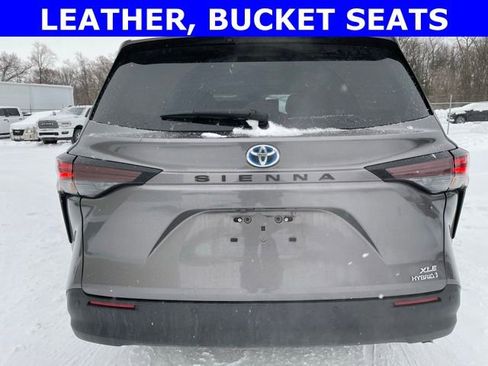 Used 2024 Toyota Sienna XLE image 6