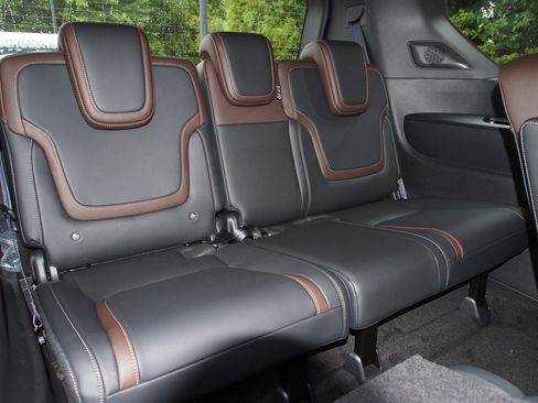 New 2026 Nissan Armada SL w/ Captain's Chari Seat Package image 15