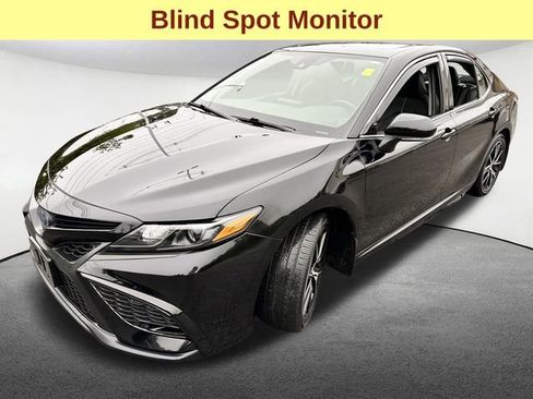 Used 2023 Toyota Camry SE w/ Cold Weather Package FWD image 5